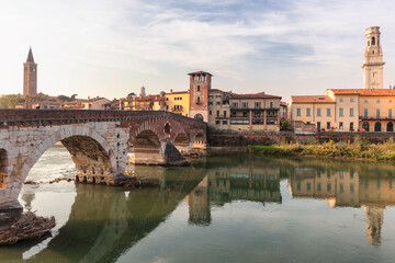Fototapeta na wymiar Verona. Ponte Pietra sul fiume Adige