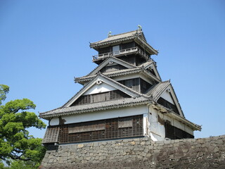 Fototapeta na wymiar 熊本地震から６年、未だ壊れたままの熊本城の「宇土櫓」