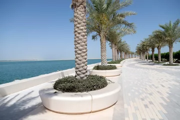 Crédence de cuisine en plexiglas Abu Dhabi Empty Yas Bay promenade in the morning. Serenity and peacefulness.