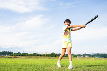 子どもの野球　草野球　女子　女の子　日本人　スポーツ