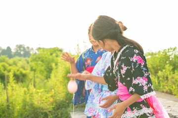 夏祭り　浴衣の女の子　お祭り　日本人　小学生