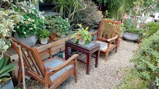 garden table and chairs