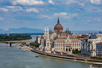 Obraz premium The city of Budapest with the parliament building 