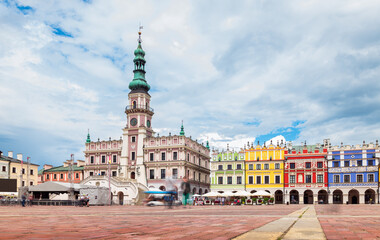 Fototapeta na wymiar A beautiful Renaissance square with arcaded tenement houses in Zamość. Zamość is an ideal city. World cultural heritage site