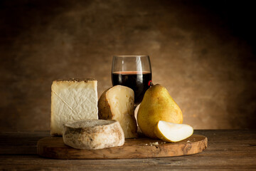 mixed of italian cheese with glass of red wine and pear