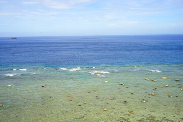 Obraz premium Blue Pacific Ocean from Kasarizaki Lighthouse in Amami Oshima, Kagoshima, Japan - 日本 鹿児島県 奄美大島 笠利崎灯台 青い海