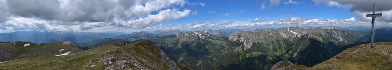 Obraz premium Panorama vom Gößeck in der Steiermark auf das Gesäuse, Eisenerzer Alpen und Hochschwab