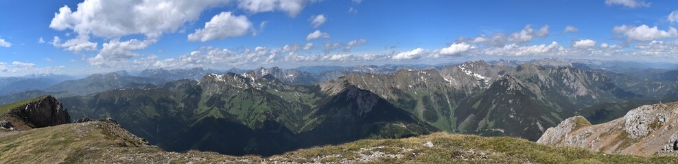 Fototapeta na wymiar Panorama vom Gößeck in der Steiermark auf das Gesäuse, Eisenerzer Alpen und Hochschwab