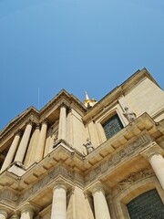 Fototapeta na wymiar Eglise (Paris, France)