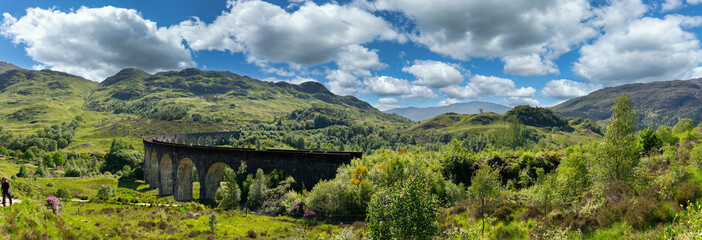 Fototapeta na wymiar Glenfinnan Railway Viaduct in Scotland 