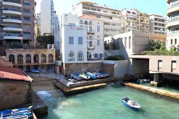 Obraz premium Ein el Mriesseh Fishermen's Harbor in Beirut, Lebanon: The famous ancient harbor on the Mediterranean shoreline