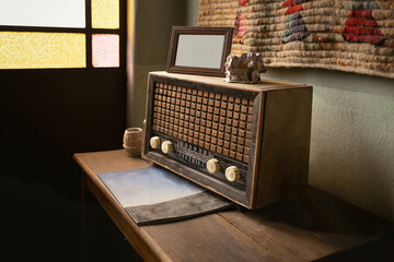 RADIO ANTIGUA DE MADERA.