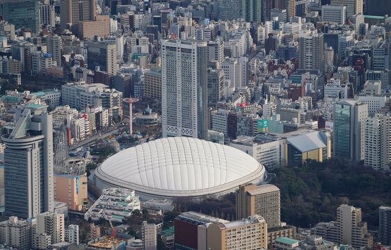 東京ドームと東京ドームホテル / 空撮（東京都文京区）
