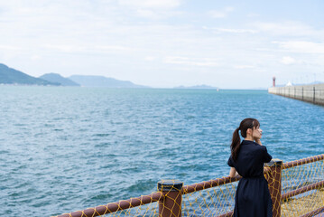 海岸にいる女性