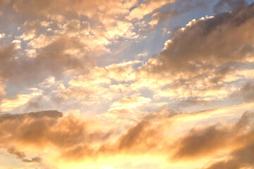 夕日に染まる雲