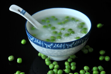 Rice porridge with the pea and fresh ginger