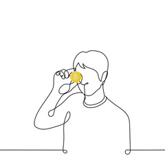 man holding gold coin with B sign at eyeball level - one line drawing. concept investing in cryptocurrency, bitcoin currency appreciation