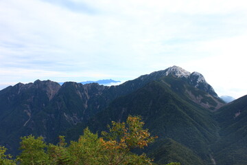 Naklejka premium 南アルプスの山、仙丈ケ岳からの風景