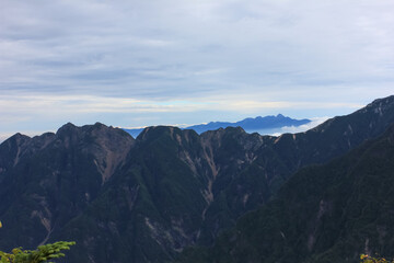 Fototapeta premium 南アルプスの山、仙丈ケ岳からの風景