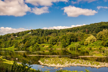 Landschaft an der Ruhr in Essen-Werden
bei Niedrigwasser