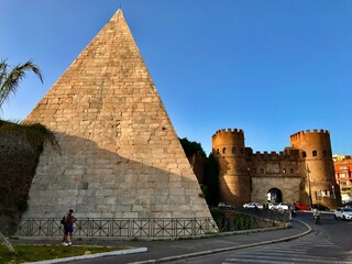 Cestius-Pyramide, Piramide di Caio Cestio, Porta San Paolo in Rom (Italien)