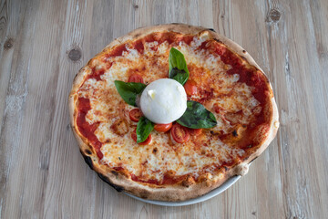 Pizza con burrata