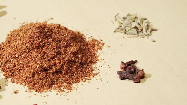 Chinese traditional seasoning five-spice powder and raw materials