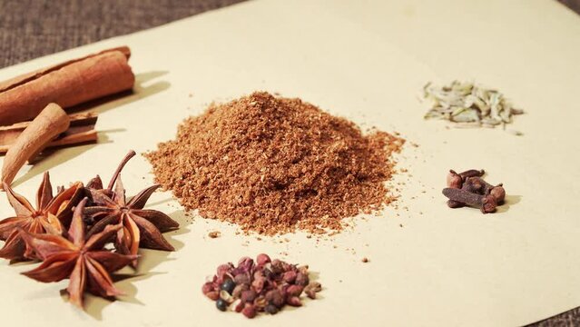 Chinese traditional seasoning five-spice powder and raw materials