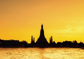 Fotobehang Wat Arun silhouette view at sunset, A Buddhist temple in Bangkok, Thailand, Wat Arun is one of the most well known of Thailand's landmarks © kardd