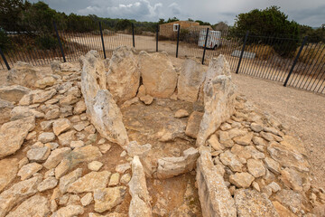 monumento megalítico , Ca Na Costa , 2.000 - 1.600 aC. a, comienzos de la edad de bronce,...