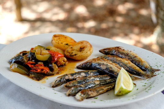 Sardinas a la plancha, restaurante Es Codol Foradat, Beach Club, Formentera, balearic islands, Spain