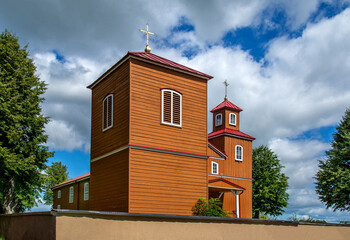 Built in the years 1924-26, a sacred complex consisting of a belfry and a wooden Catholic church dedicated to Our Lady of Częstochowa in the town of Žilina in Masuria in Poland. © Jacek Sakowicz