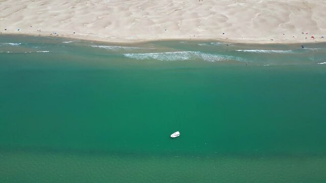 Vue a&eacute;rienne d'une plage du sud de la France