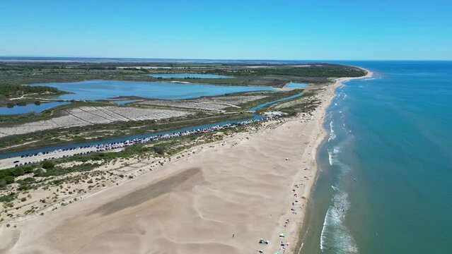 Vue a&eacute;rienne d'une plage du sud de la France