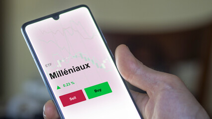Un investisseur analyse un fonds etf milléniaux sur un graphique. Un téléphone affiche le cours de l'ETF Milléniaux