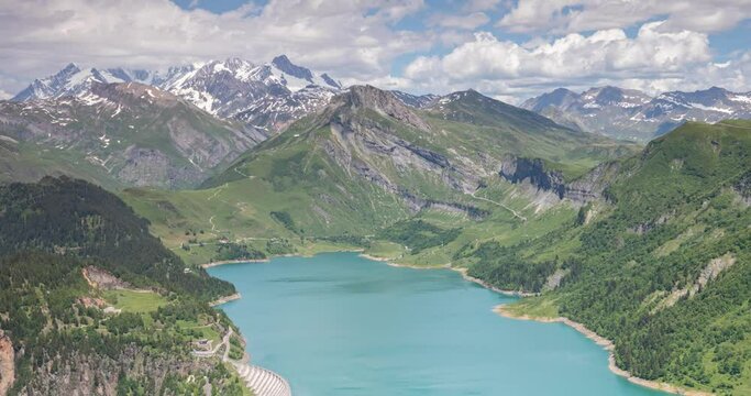 Le Barrage de Roselend en saison du printemps