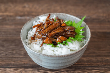 ご飯にのせたナメタケ