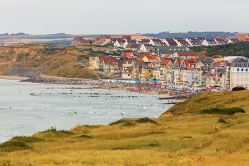 Sommerliche Küstenlandschaft von Wimereux, eine französische Gemeinde und ein Badeort am...