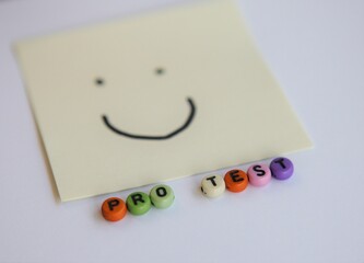 Protest dice with Smiley Post-it