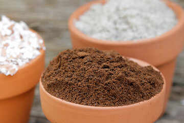 organic fertilizer within alternative agriculture: eggshells,beard pulp,hair,banana peel and dried coffee grounds
