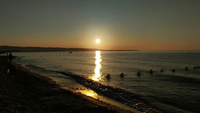 coucher de soleil sur une plage de Tunisie	