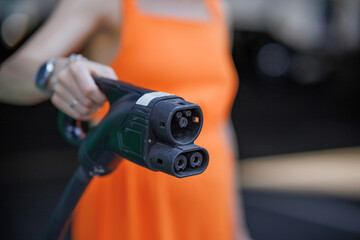 Charging the battery of an electric car