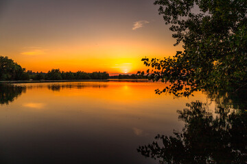 Fototapeta premium Sunset At Broadwater Lake in Harefield UK