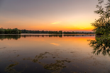 Fototapeta na wymiar Sunset At Broadwater Lake in Harefield UK