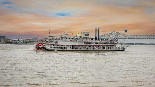 Image of a paddle steamer on the Mississippi River near New orleans