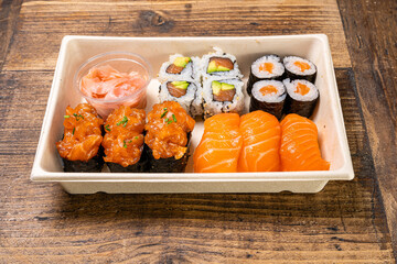 ushi take away tray on wood table
