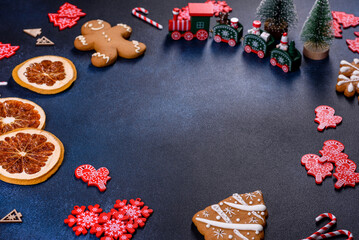 Obraz na płótnie Canvas Christmas homemade gingerbread cookies on a dark concrete table
