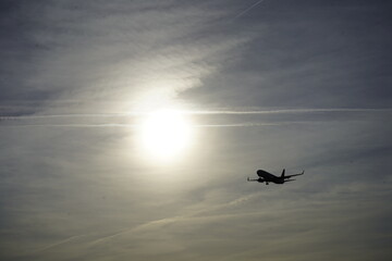 Flugzeug Sonne Schatten Luftverkehr