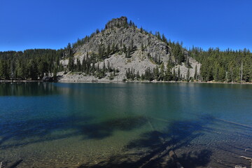 Fototapeta na wymiar Beautiful lake in Oregon