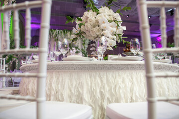 Bouquet of flowers in vase on the wedding table